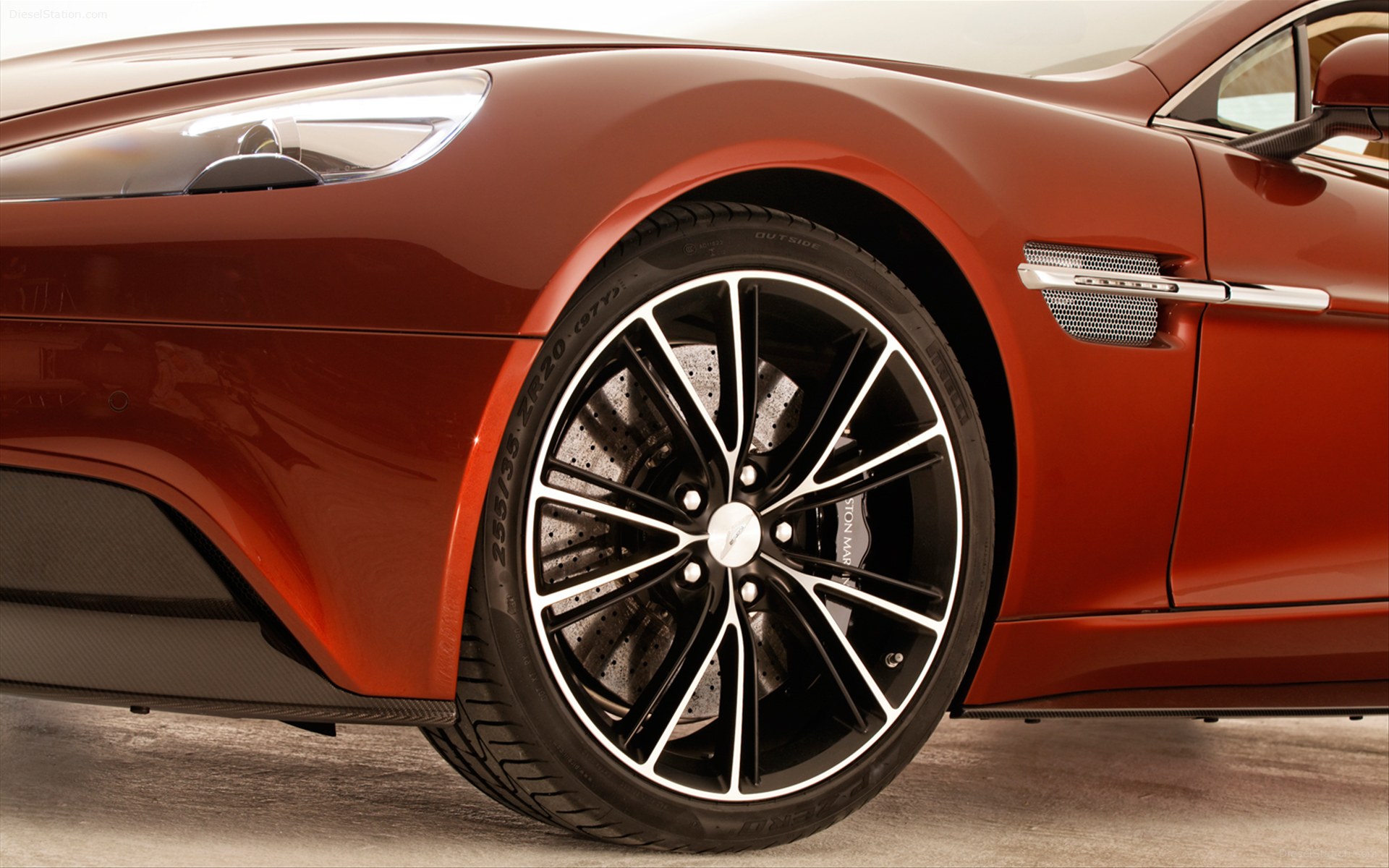 Aston Martin Vanquish 2013